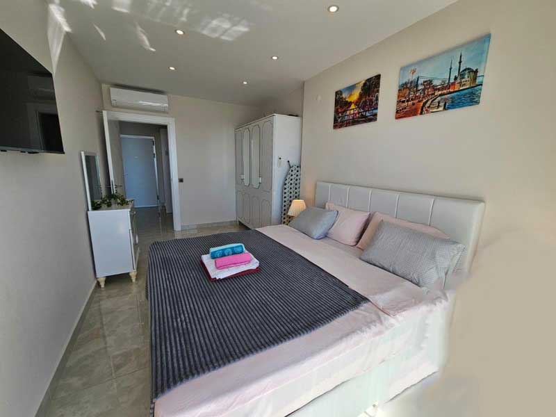Apartment with big terrace in Oba