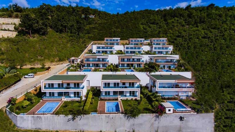 Vila na prodaju u Kargicaku sa nezaboravnim panoramskim pogledom na more i planine