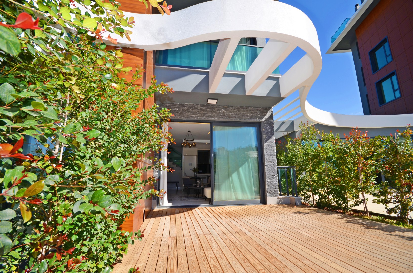 Fully Furnished 2+1 Garden Duplex with Sea & Pool Views in Kargıcak Kavi Velux Residence